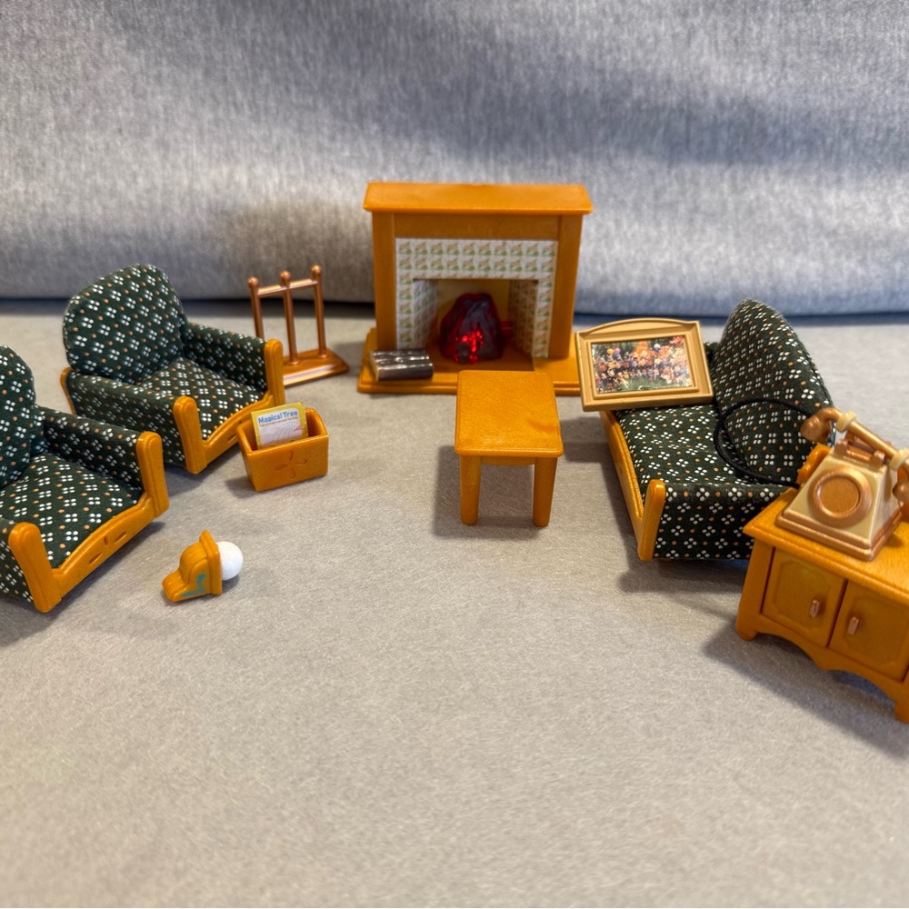 Calico Critters Living Room Set w/ Working Fireplace + Accessories